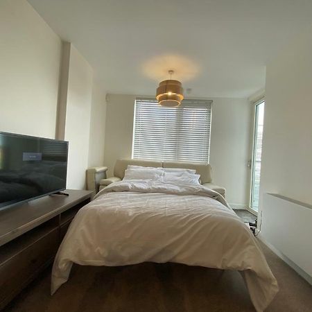 Central Milton Keynes Hub One Bedroom Secured Apartment Екстер'єр фото